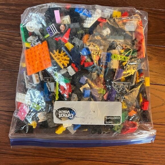 Gallon Size Bag of Miscellaneous LEGO Pieces - Picture 4 of 9